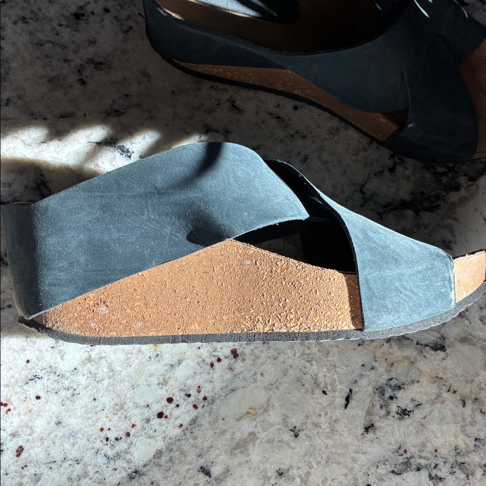 Neiman Marcus Stylish BLACK Cross-Strap Sandals 10